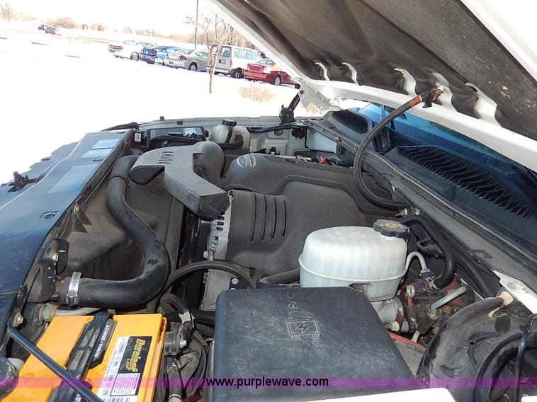 image for item H9594 2004 Cadillac Escalade ESV SUV