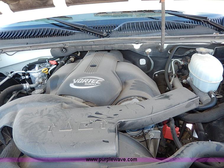 image for item H9594 2004 Cadillac Escalade ESV SUV