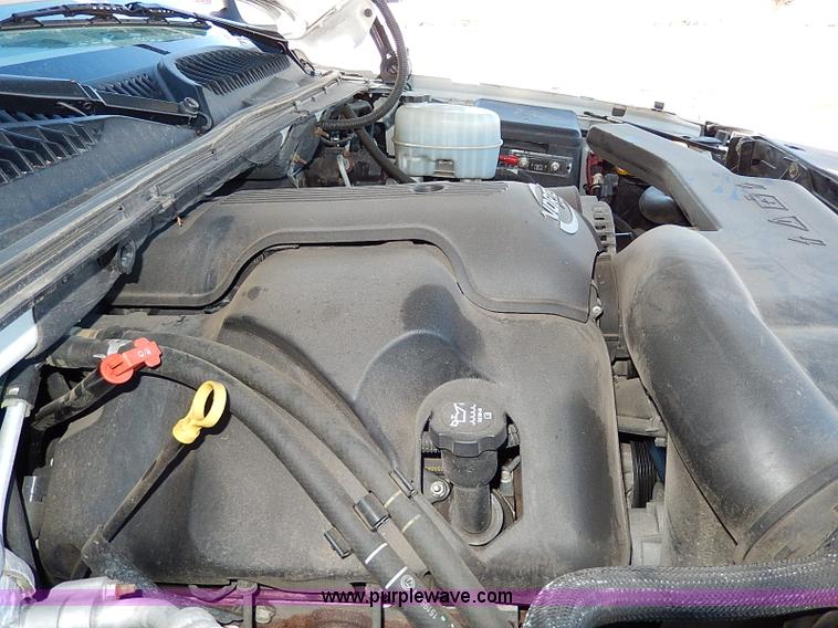 image for item H9594 2004 Cadillac Escalade ESV SUV