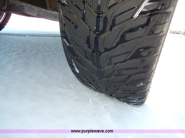 image for item H9594 2004 Cadillac Escalade ESV SUV