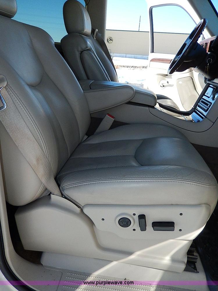 image for item H9594 2004 Cadillac Escalade ESV SUV