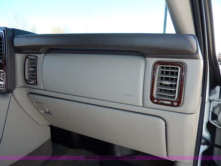 image for item H9594 2004 Cadillac Escalade ESV SUV