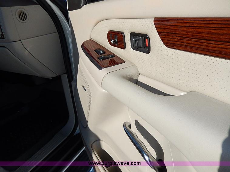 image for item H9594 2004 Cadillac Escalade ESV SUV