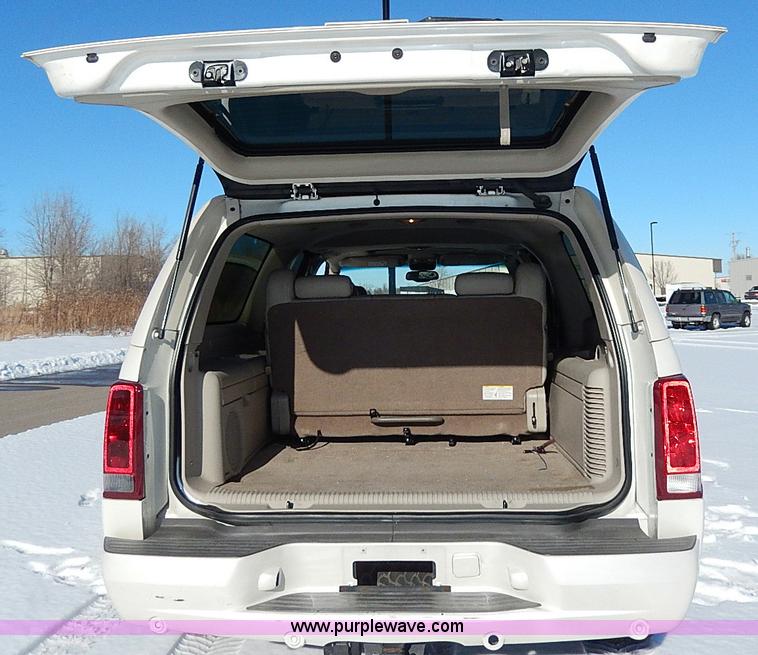 image for item H9594 2004 Cadillac Escalade ESV SUV