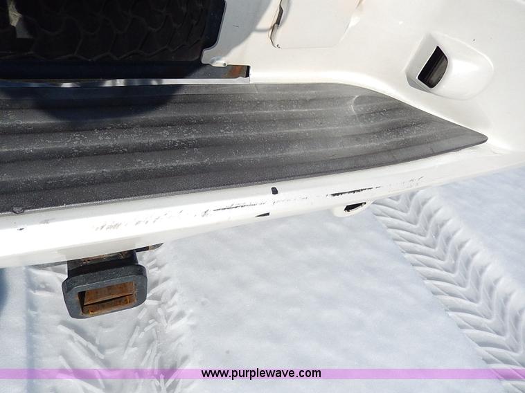 image for item H9594 2004 Cadillac Escalade ESV SUV