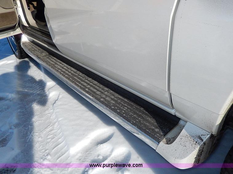 image for item H9594 2004 Cadillac Escalade ESV SUV