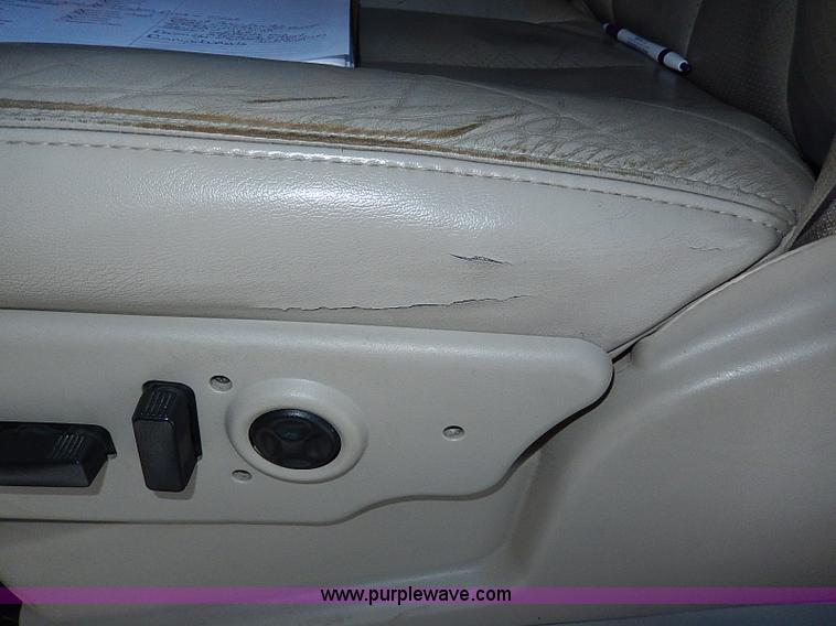 image for item H9594 2004 Cadillac Escalade ESV SUV