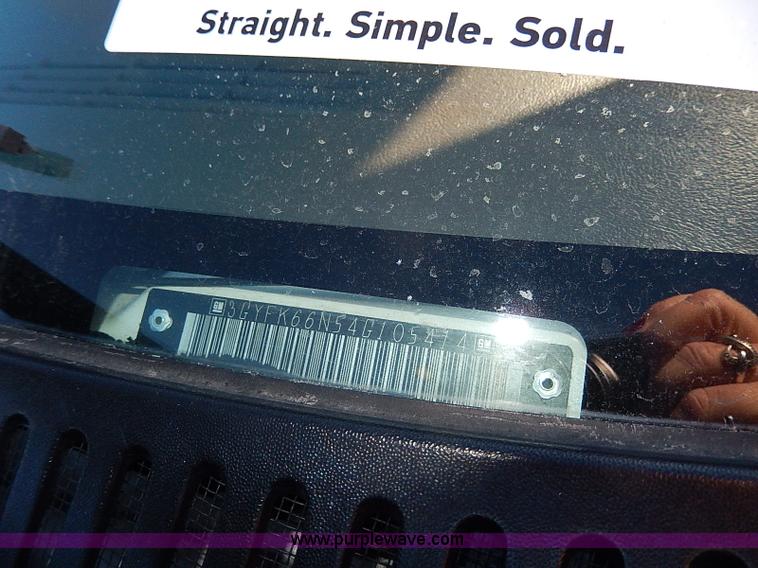 image for item H9594 2004 Cadillac Escalade ESV SUV