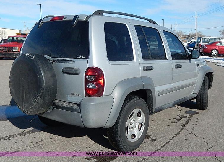 image for item I9459 2005 Jeep Liberty SUV