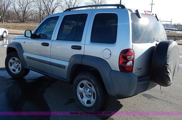 image for item I9459 2005 Jeep Liberty SUV