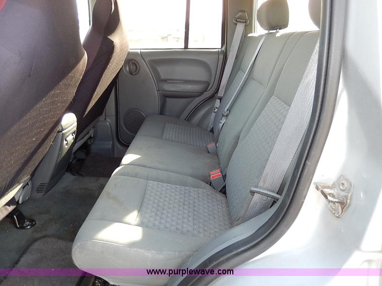 image for item I9459 2005 Jeep Liberty SUV