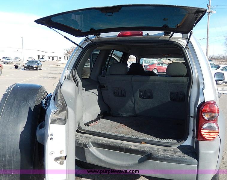 image for item I9459 2005 Jeep Liberty SUV