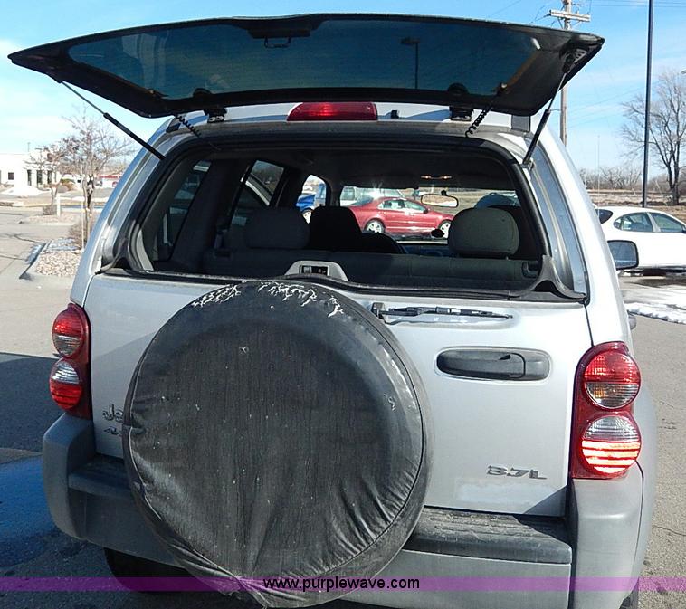 image for item I9459 2005 Jeep Liberty SUV