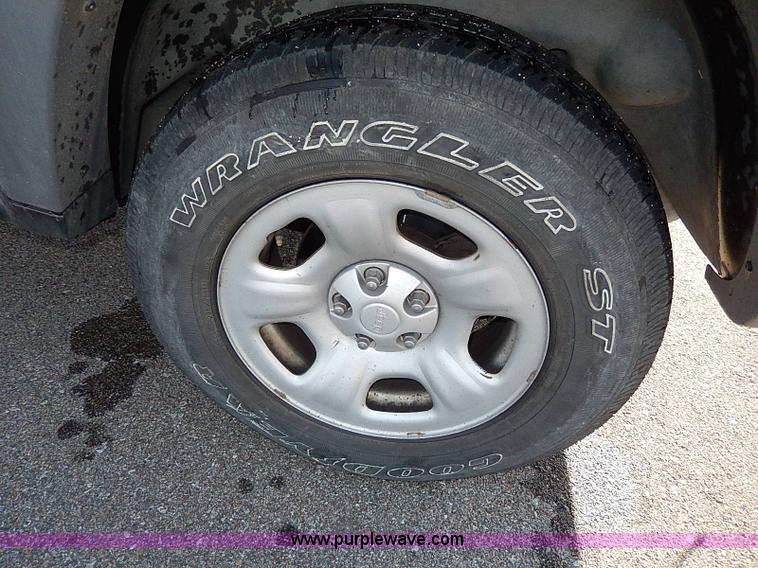 image for item I9459 2005 Jeep Liberty SUV