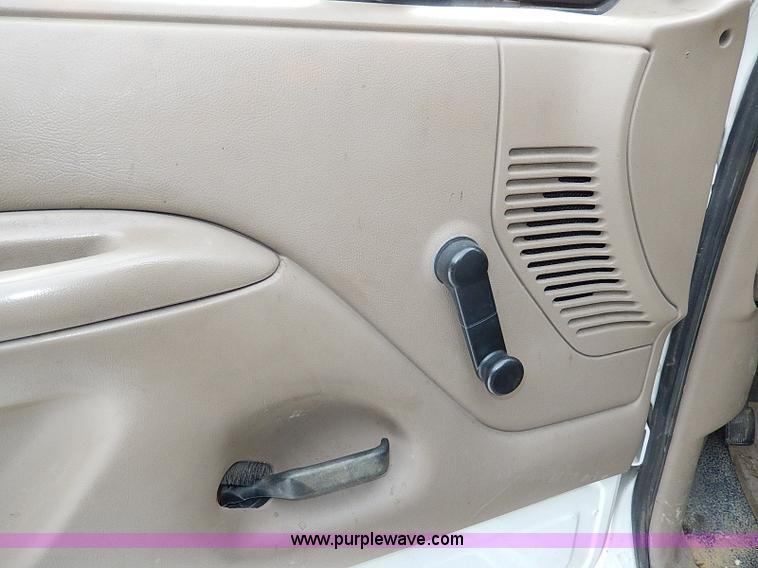 image for item I9467 1996 Ford F450 Super Duty bucket truck