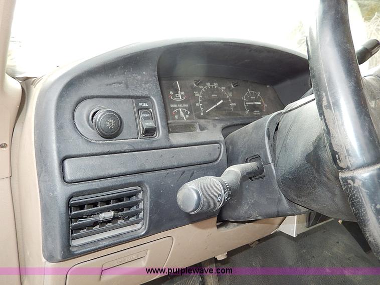 image for item I9467 1996 Ford F450 Super Duty bucket truck