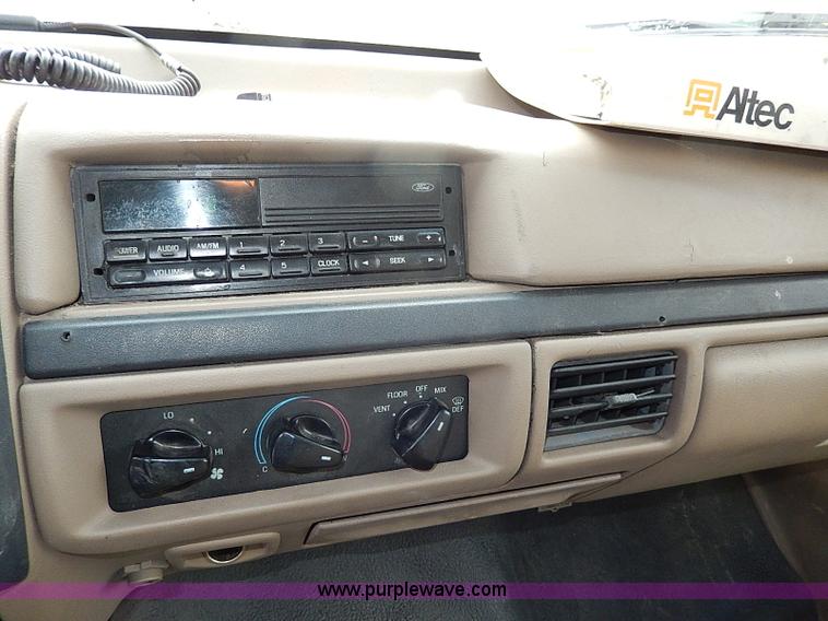 image for item I9467 1996 Ford F450 Super Duty bucket truck