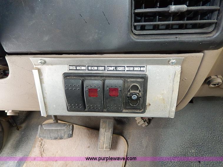 image for item I9467 1996 Ford F450 Super Duty bucket truck