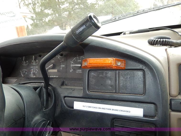 image for item I9467 1996 Ford F450 Super Duty bucket truck