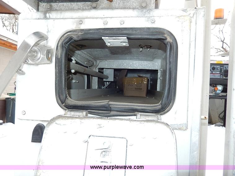 image for item I9467 1996 Ford F450 Super Duty bucket truck