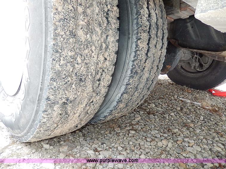 image for item I9467 1996 Ford F450 Super Duty bucket truck