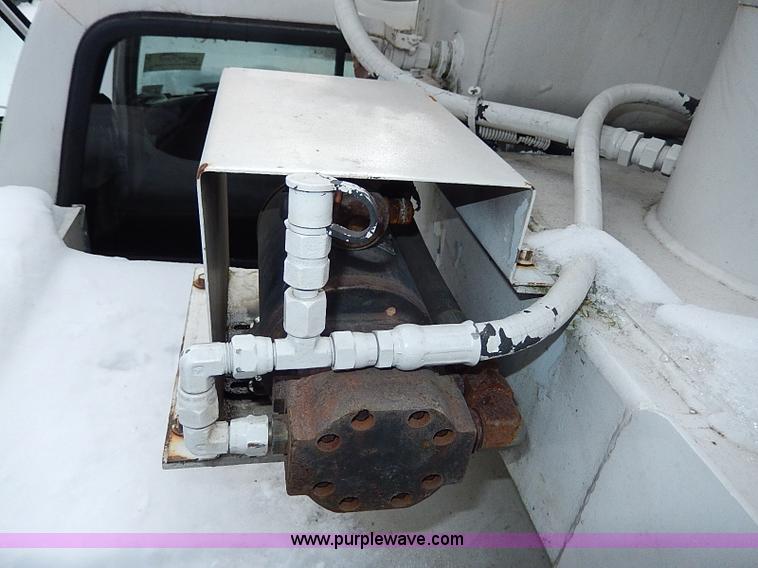 image for item I9467 1996 Ford F450 Super Duty bucket truck