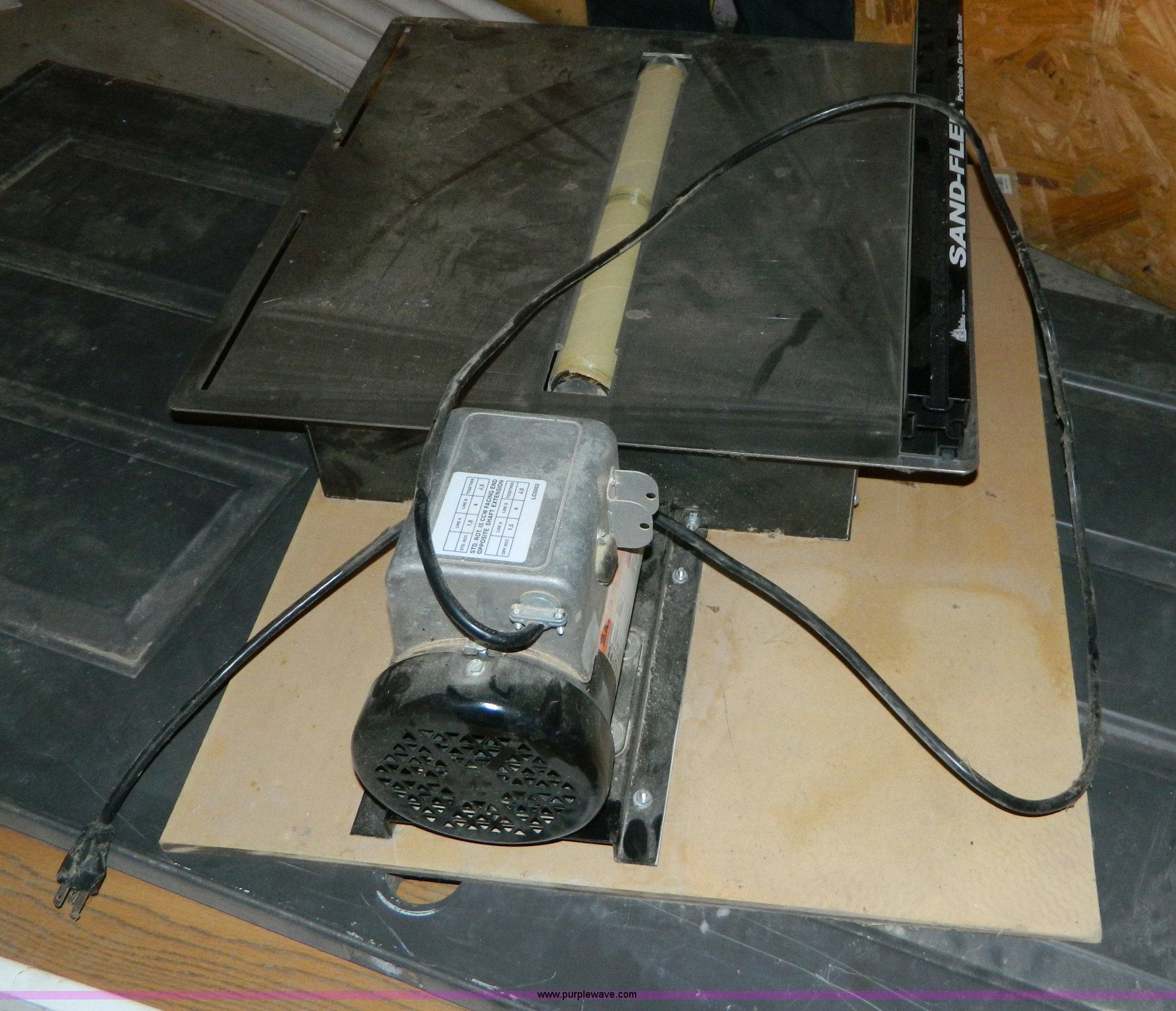 SandFlee portable drum sander in Plainville, KS Item AQ9988 sold Purple Wave