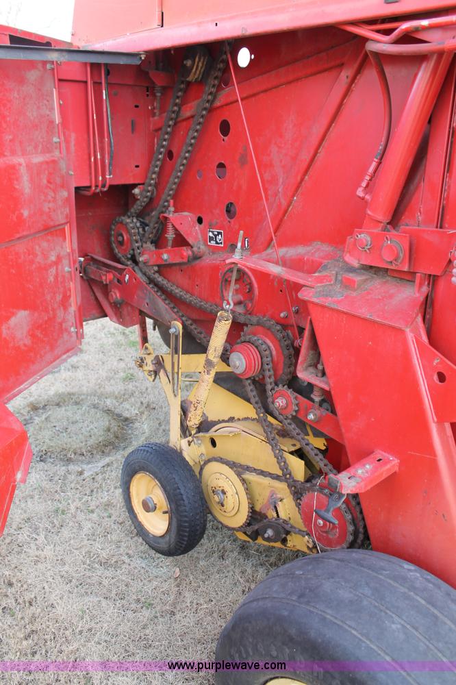 image for item C3675 1998 New Holland 664 round baler
