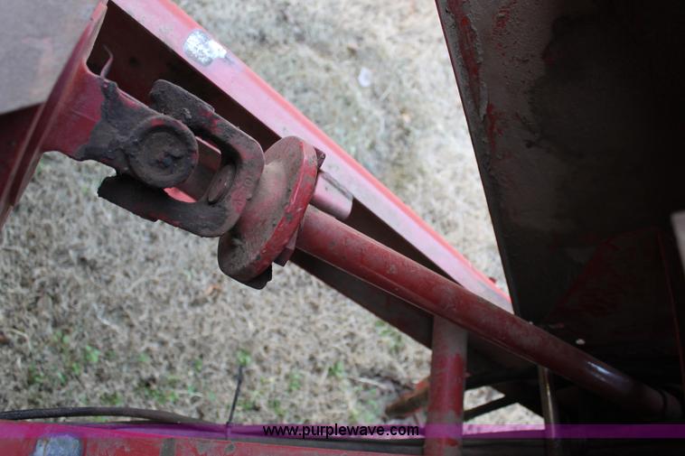 image for item C3675 1998 New Holland 664 round baler