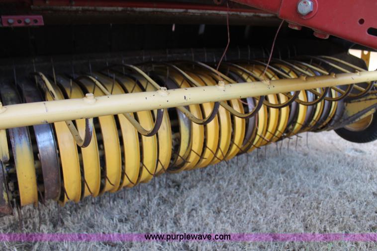 image for item C3675 1998 New Holland 664 round baler