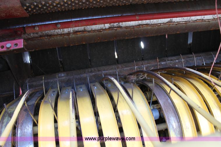 image for item C3675 1998 New Holland 664 round baler