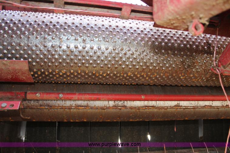 image for item C3675 1998 New Holland 664 round baler