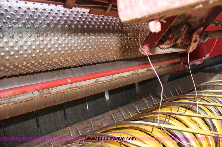 image for item C3675 1998 New Holland 664 round baler