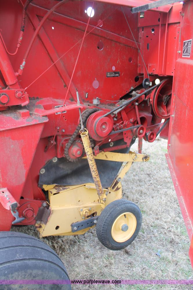 image for item C3675 1998 New Holland 664 round baler