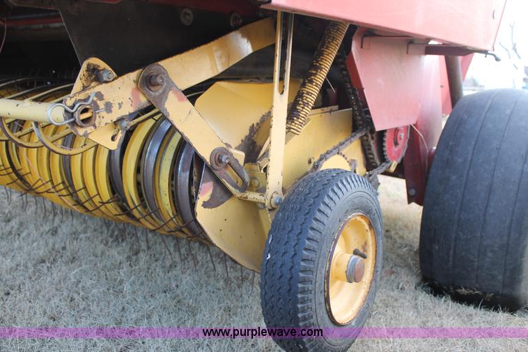 image for item C3675 1998 New Holland 664 round baler