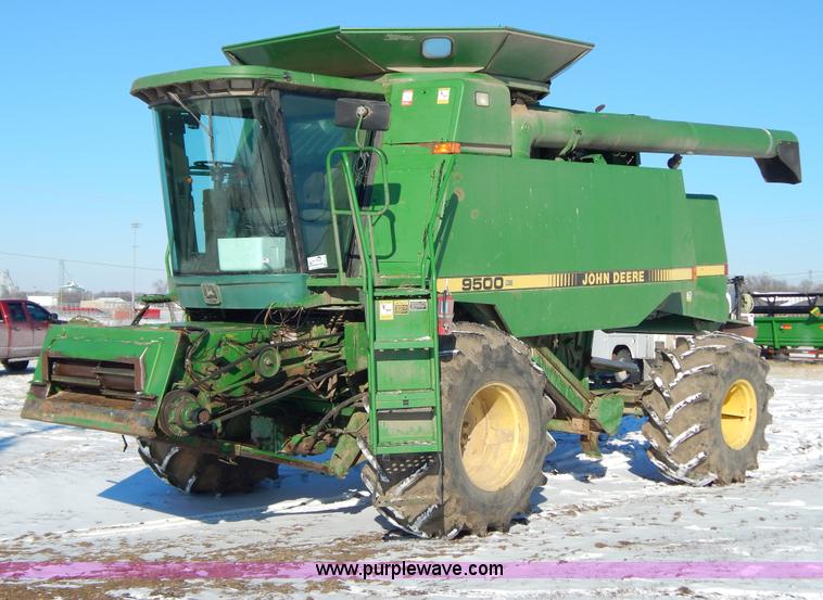 1990 John Deere 9500 RWA combine in Butler, MO | Item F5493 sold