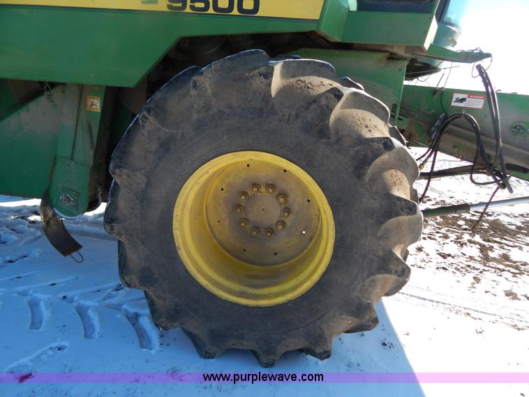 image for item F5493 1990 John Deere 9500 RWA combine