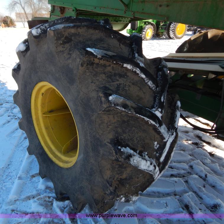 image for item F5493 1990 John Deere 9500 RWA combine