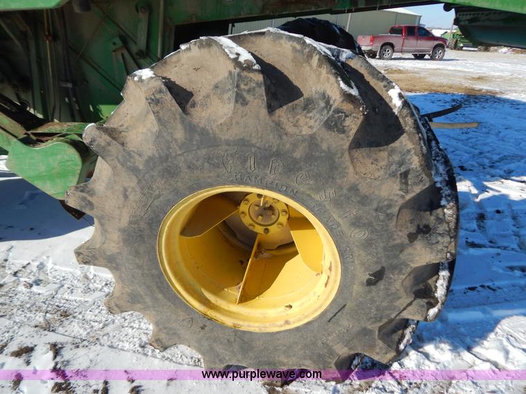 image for item F5493 1990 John Deere 9500 RWA combine