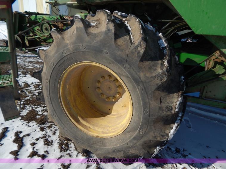 image for item F5493 1990 John Deere 9500 RWA combine