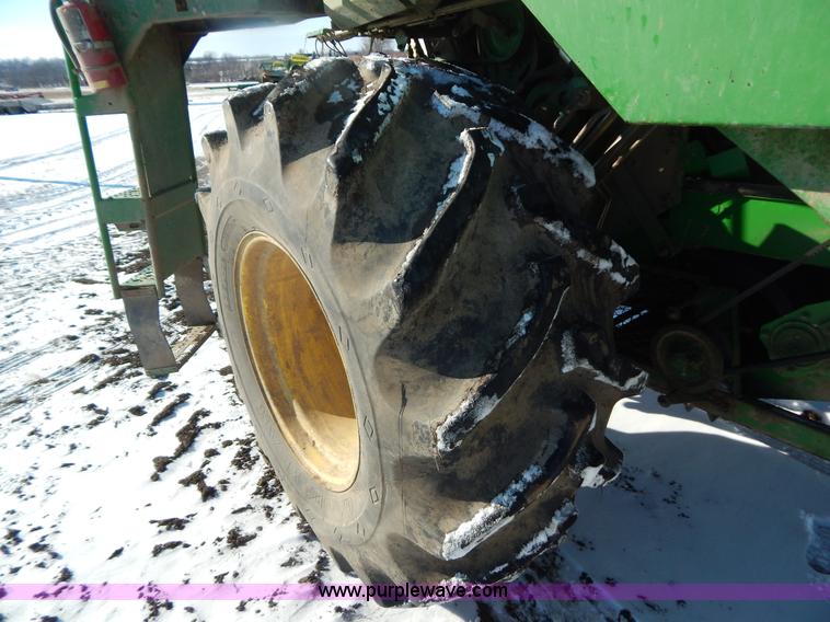image for item F5493 1990 John Deere 9500 RWA combine