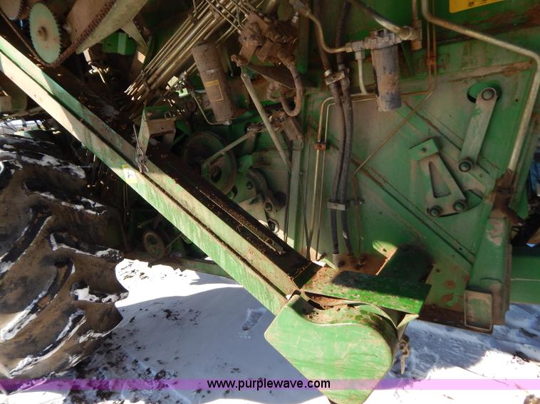 image for item F5493 1990 John Deere 9500 RWA combine