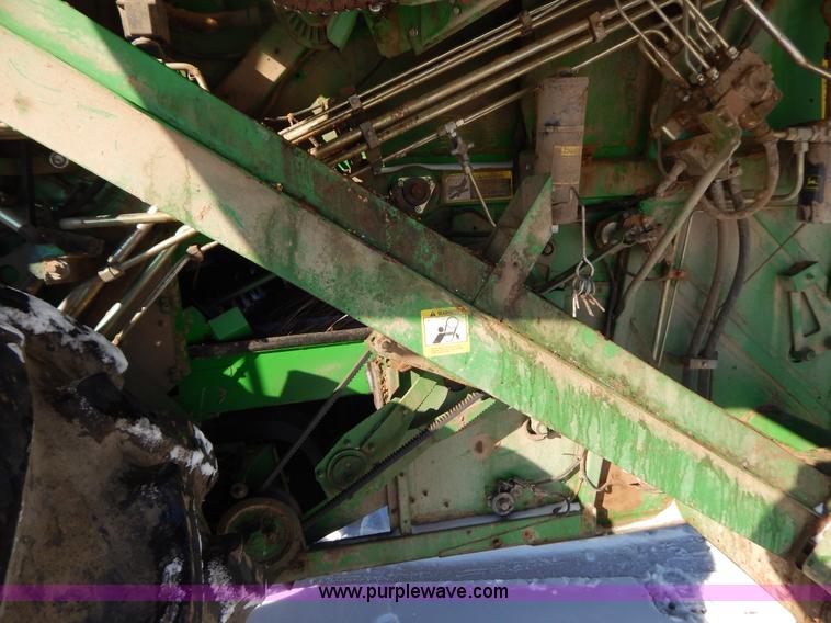 image for item F5493 1990 John Deere 9500 RWA combine
