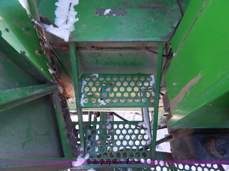 image for item F5493 1990 John Deere 9500 RWA combine