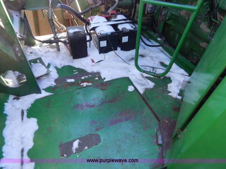 image for item F5493 1990 John Deere 9500 RWA combine