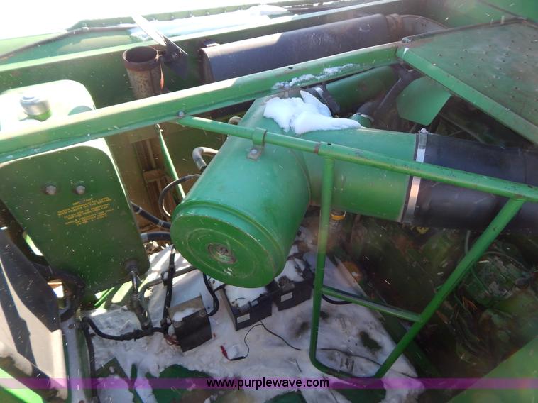 image for item F5493 1990 John Deere 9500 RWA combine
