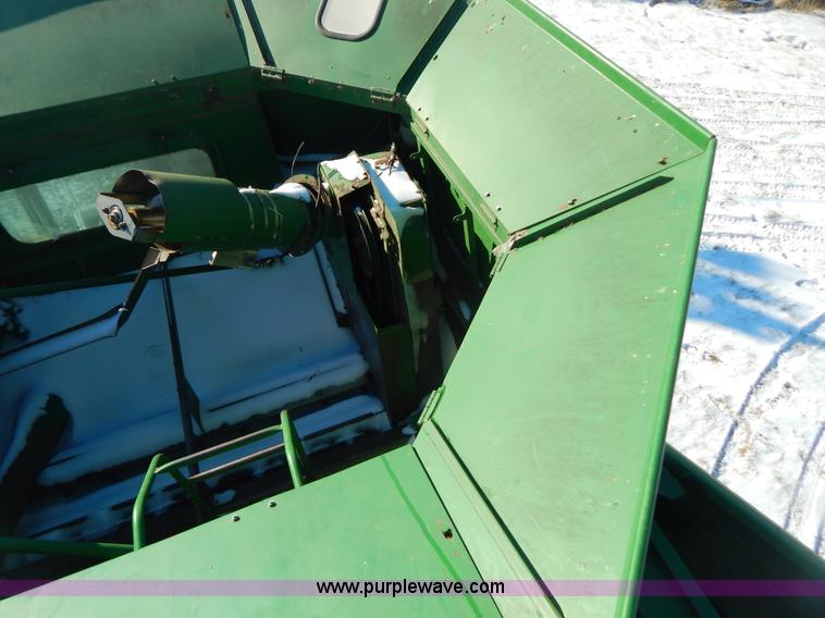 image for item F5493 1990 John Deere 9500 RWA combine