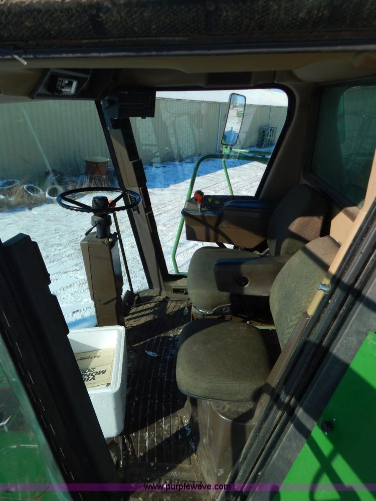 image for item F5493 1990 John Deere 9500 RWA combine