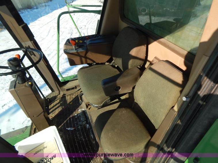 image for item F5493 1990 John Deere 9500 RWA combine