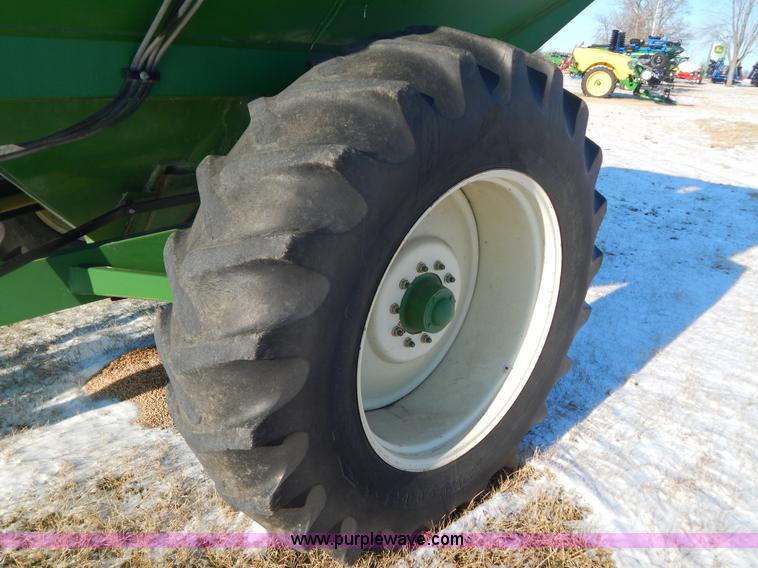 image for item F5498 Brent 420 grain cart